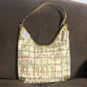 ❗️CLOSET CO SALE❗️Coach Bag in Cream and Gold Hobo (with tag)